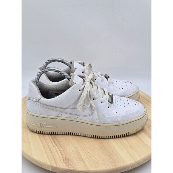 Nike Air Force 1 Sage Low Triple White SneakersWomens  AR5339-100 Sz 9 - Picture 1 of 8